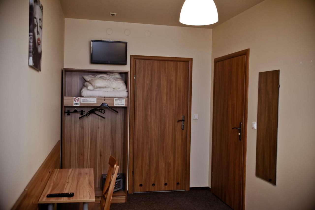 Kolumny 217- Tanie Noclegi Pracownicze, Parking Bezplatny Homestay