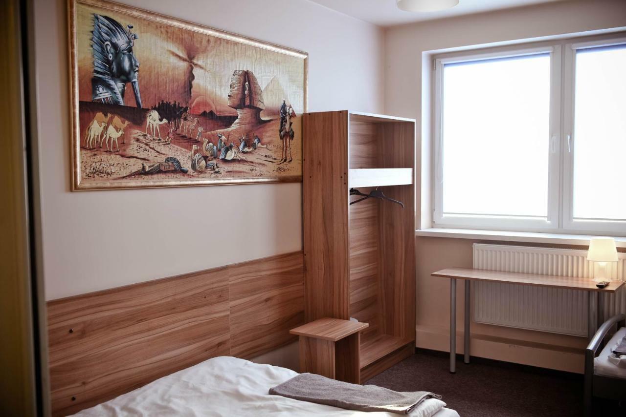 Kolumny 217- Tanie Noclegi Pracownicze, Parking Bezplatny Homestay Lodz (Lodz)