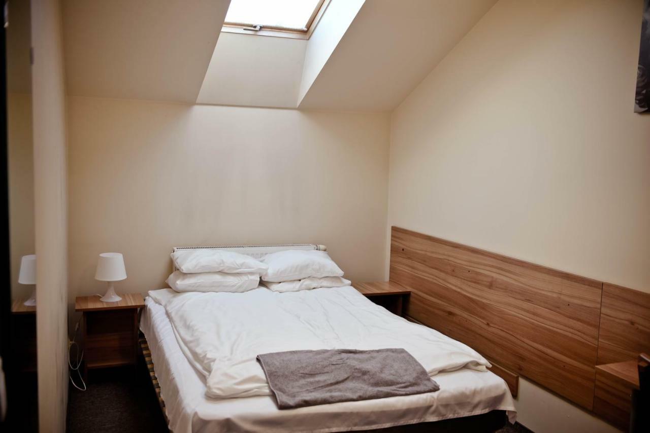 Kolumny 217- Tanie Noclegi Pracownicze, Parking Bezplatny Homestay Lodz (Lodz)
